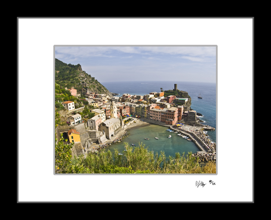 Vernazza Port - Cinque Terre, Italy (6995_VernazzaPortOverlook) - Damian Kolbay Photography